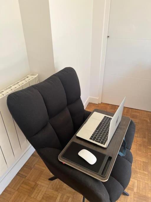 Entiry Apartment, Private Rooms In פריז מראה חיצוני תמונה